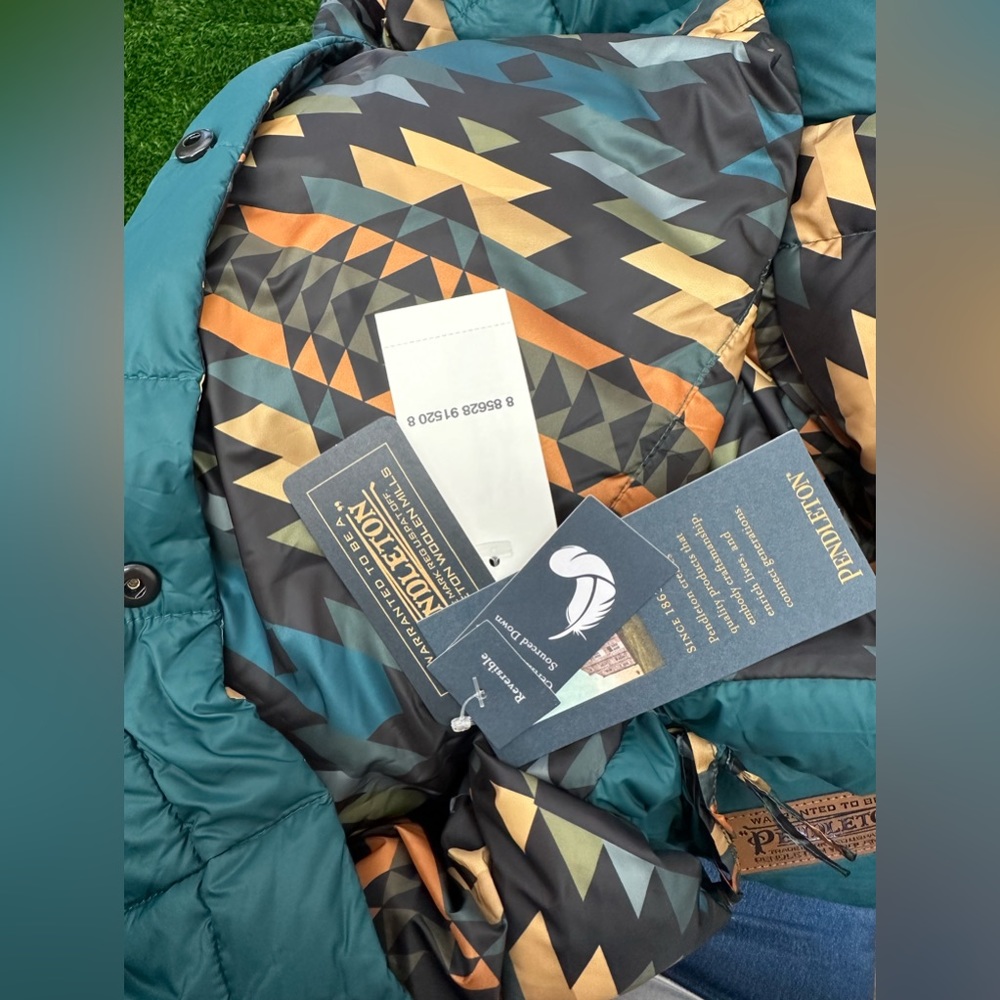 WOMEN'S Pendleton REVERSIBLE JACKET - Picture 6 of 14